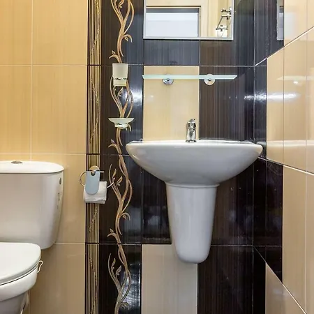 Apartment 1bedroom On 2nd Floor With Kitchen Fv *
