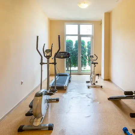 Apartment 1bedroom On 2nd Floor With Kitchen Fv *