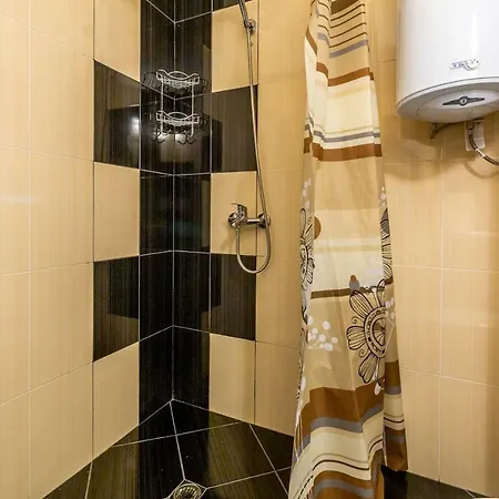 Apartment 1bedroom On 2nd Floor With Kitchen Fv